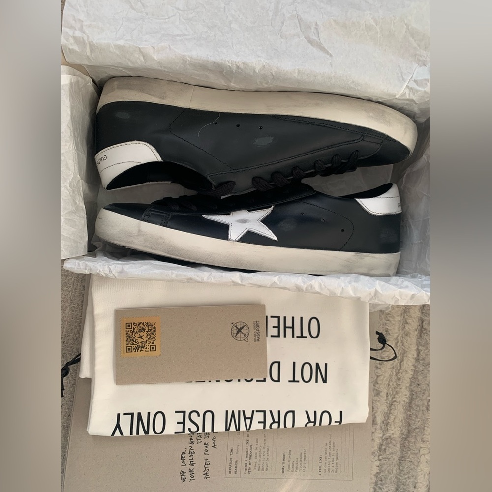 Golden goose men’s Superstar Low top sneaker
NWT - Picture 3 of 11